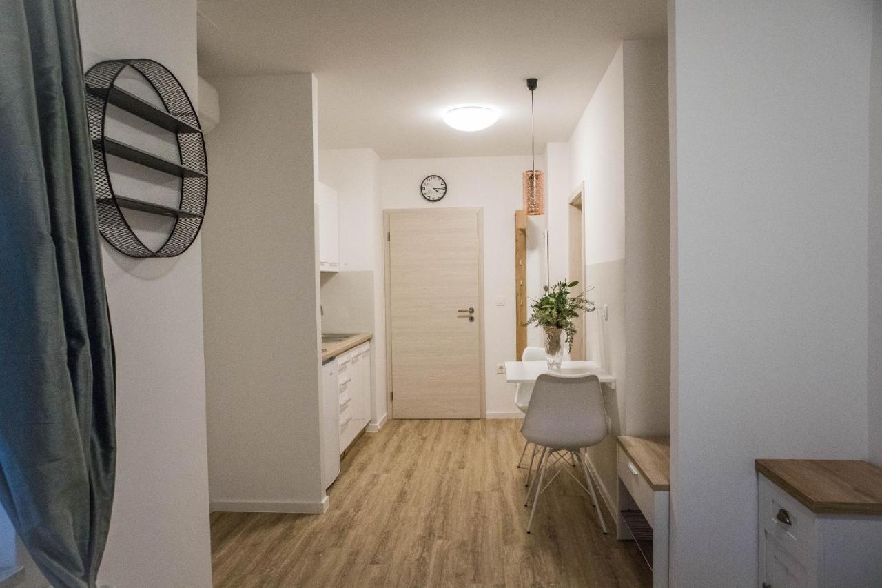 Jantar Apartmaji 新梅斯托 外观 照片
