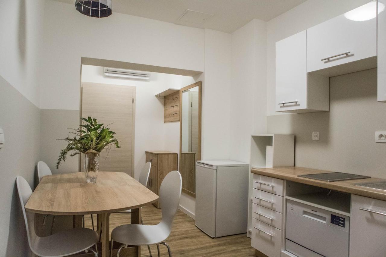 Jantar Apartmaji 新梅斯托 外观 照片