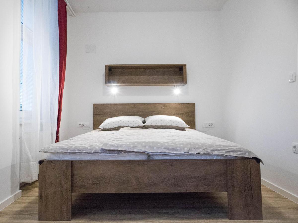 Jantar Apartmaji 新梅斯托 外观 照片