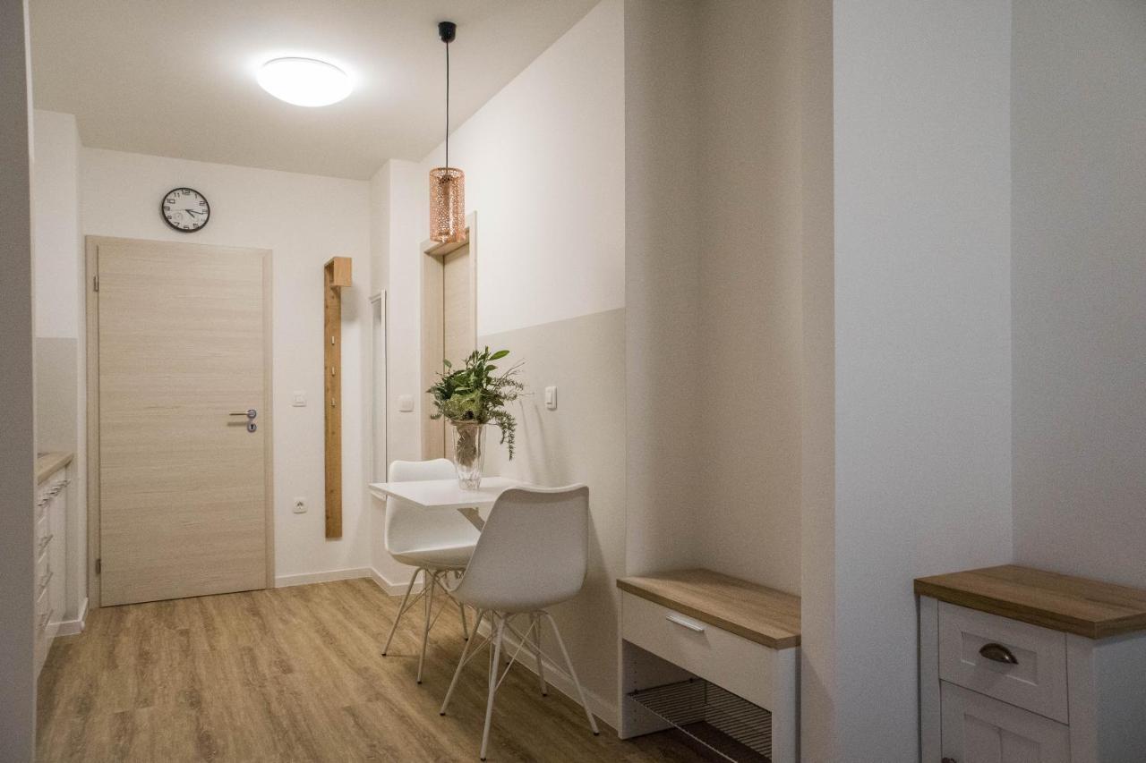 Jantar Apartmaji 新梅斯托 外观 照片