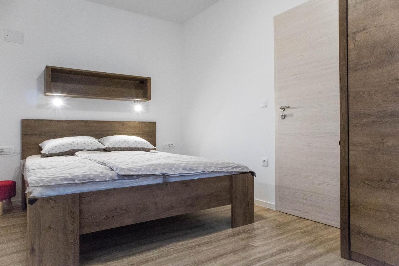 Jantar Apartmaji 新梅斯托 外观 照片